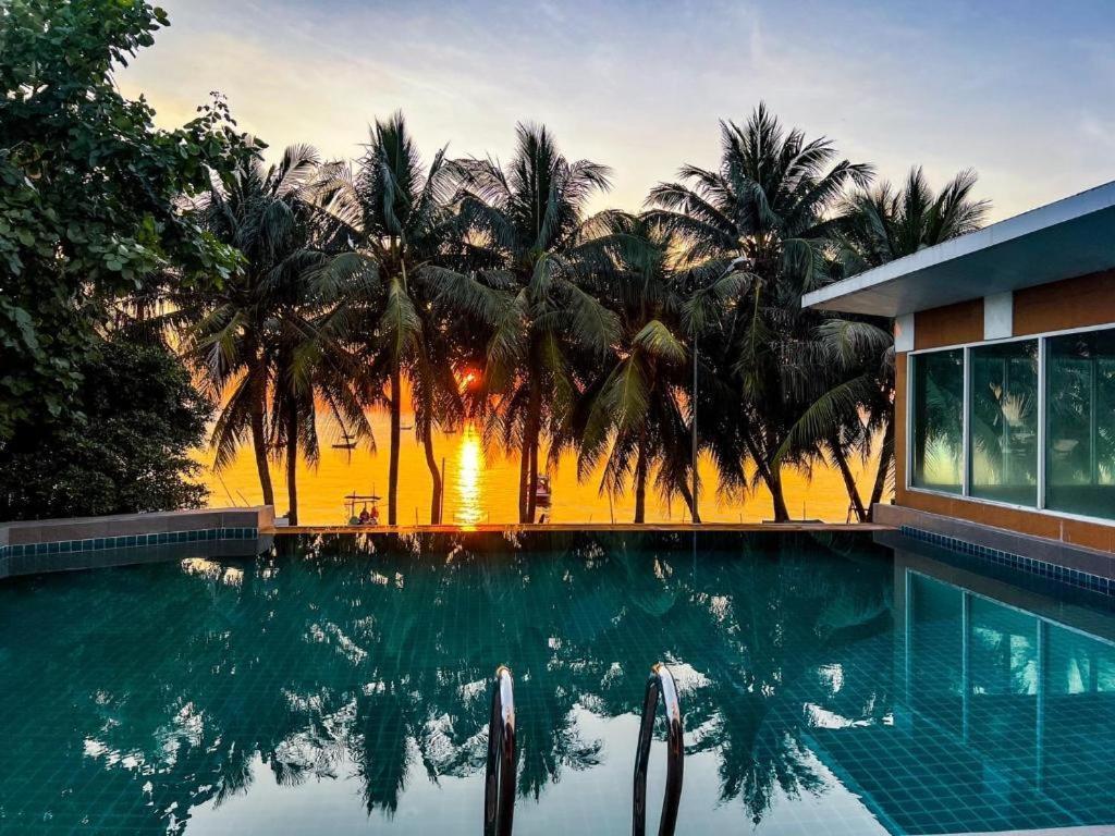 Nana Chat Bangsaen Hotel Si Racha Extérieur photo