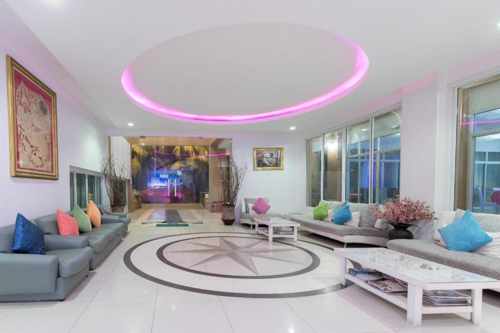 Nana Chat Bangsaen Hotel Si Racha Extérieur photo