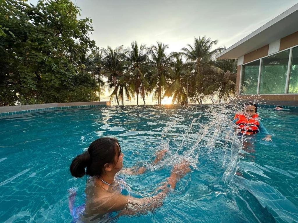 Nana Chat Bangsaen Hotel Si Racha Extérieur photo