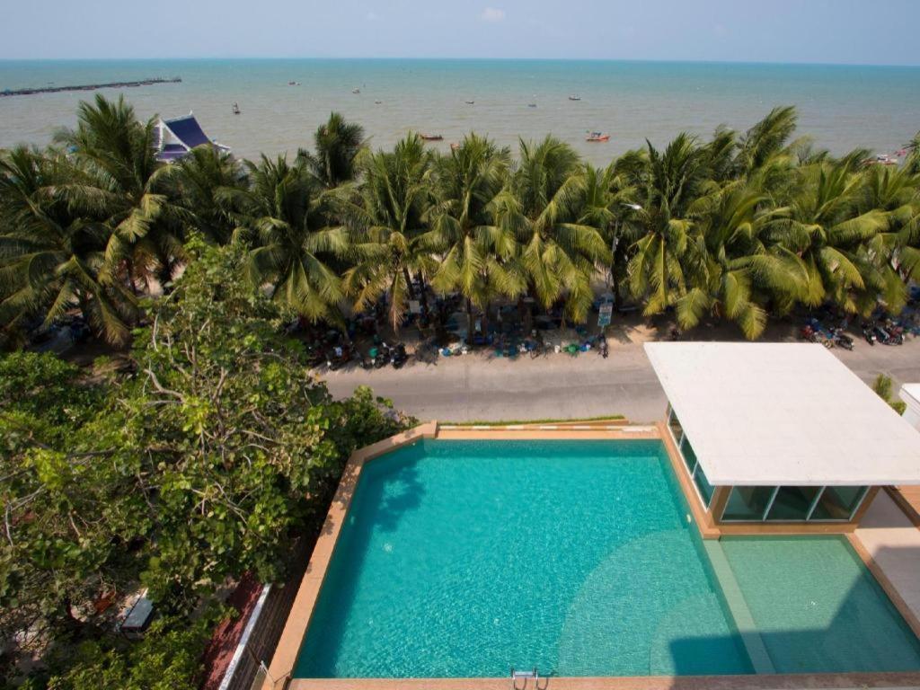 Nana Chat Bangsaen Hotel Si Racha Extérieur photo
