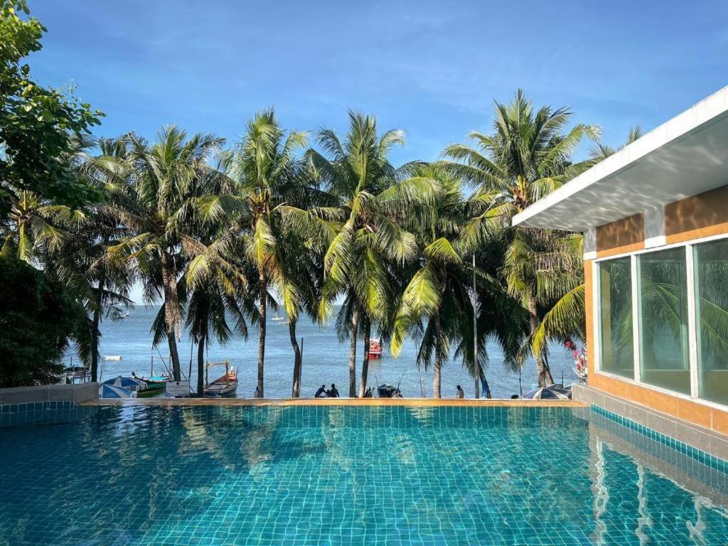 Nana Chat Bangsaen Hotel Si Racha Extérieur photo