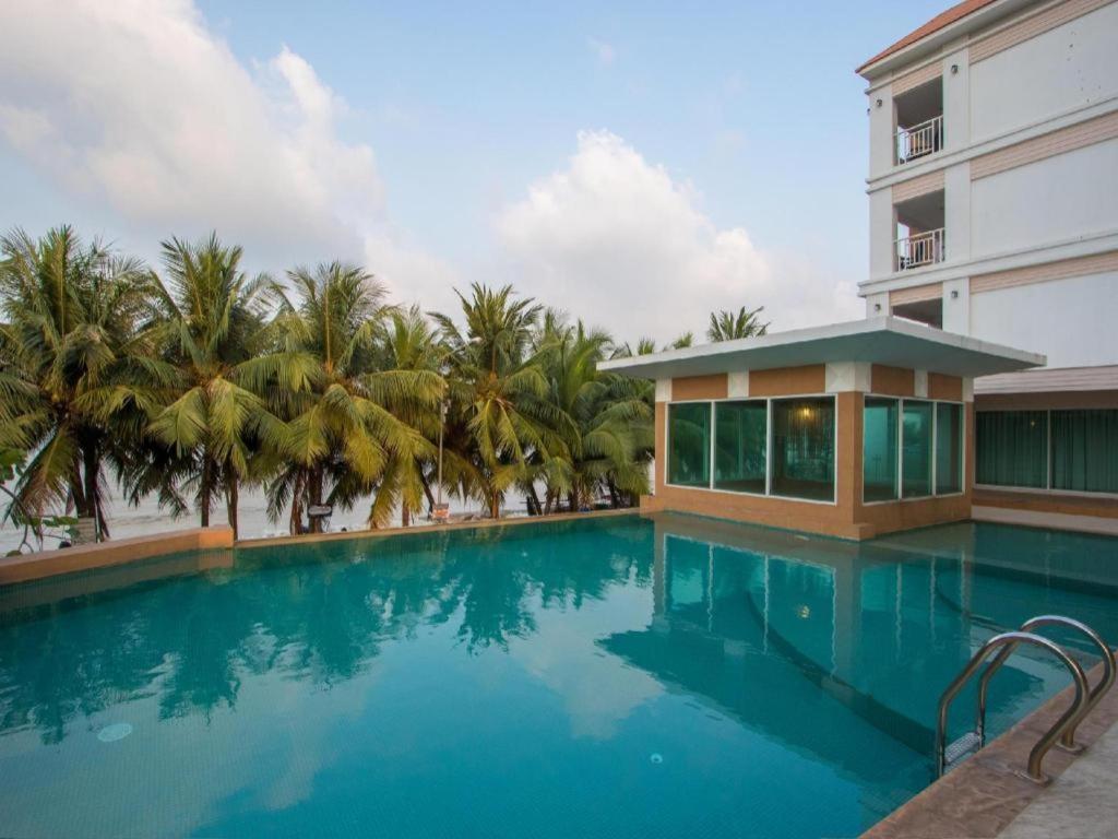 Nana Chat Bangsaen Hotel Si Racha Extérieur photo