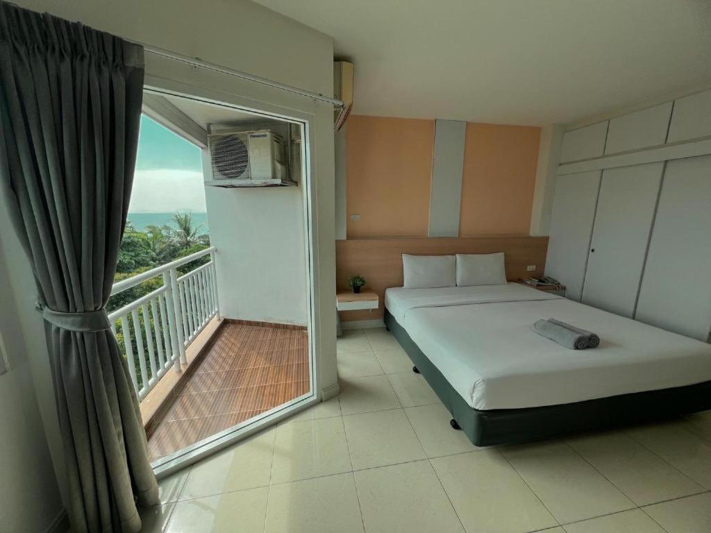 Nana Chat Bangsaen Hotel Si Racha Extérieur photo