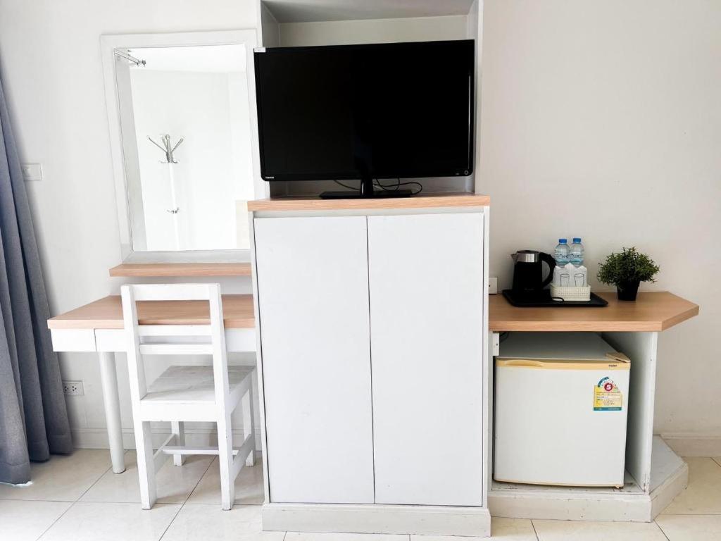 Nana Chat Bangsaen Hotel Si Racha Extérieur photo