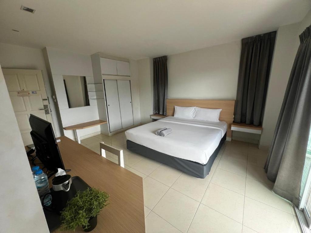 Nana Chat Bangsaen Hotel Si Racha Extérieur photo