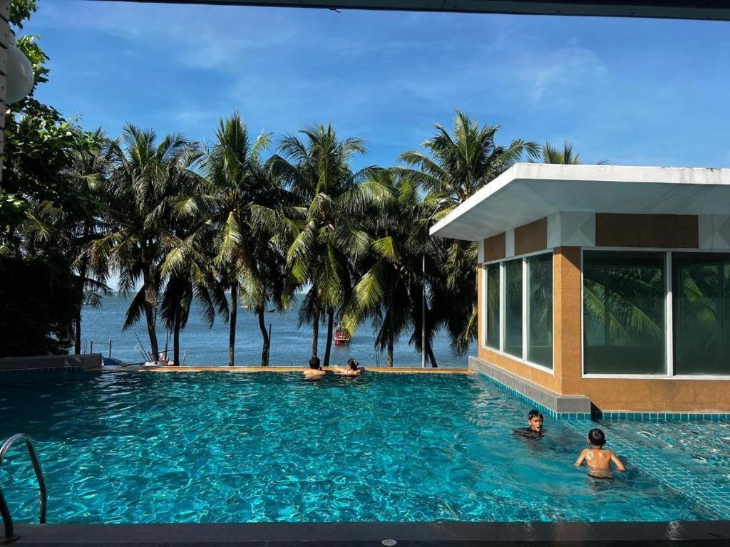 Nana Chat Bangsaen Hotel Si Racha Extérieur photo