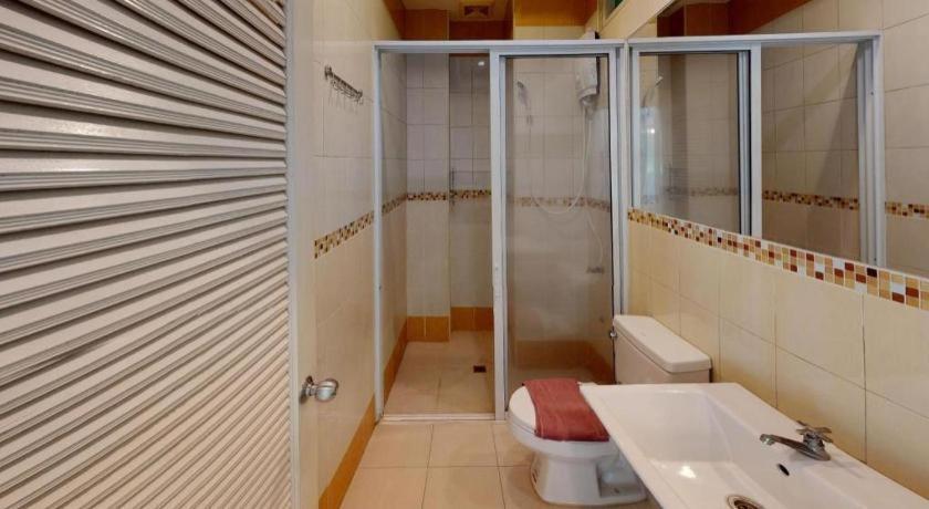 Nana Chat Bangsaen Hotel Si Racha Extérieur photo