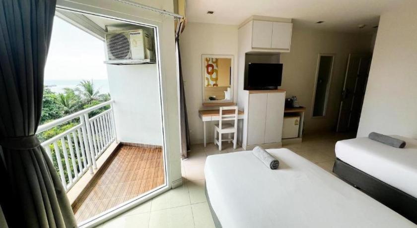 Nana Chat Bangsaen Hotel Si Racha Extérieur photo