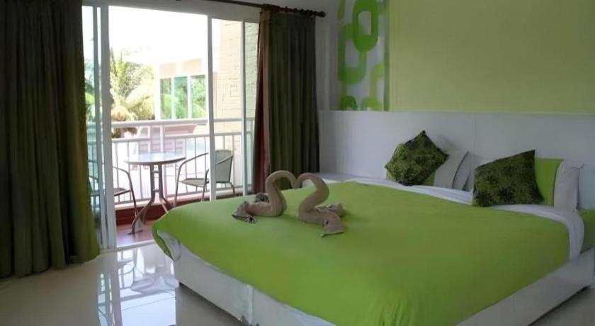 Nana Chat Bangsaen Hotel Si Racha Extérieur photo