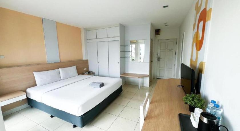 Nana Chat Bangsaen Hotel Si Racha Extérieur photo