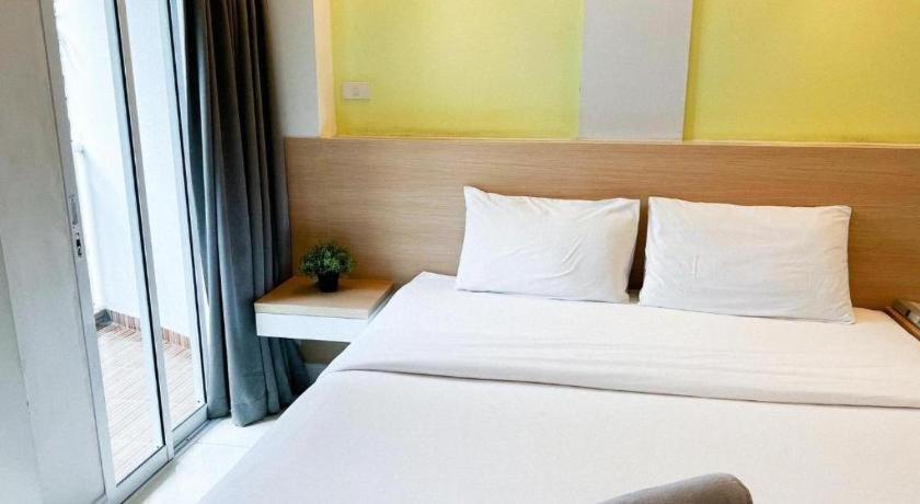 Nana Chat Bangsaen Hotel Si Racha Extérieur photo