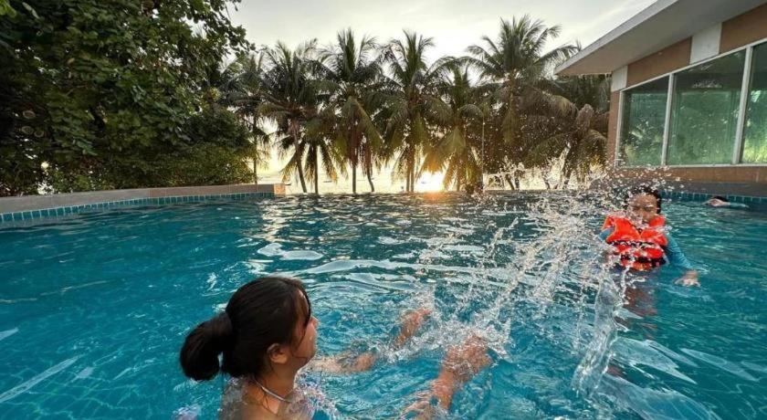 Nana Chat Bangsaen Hotel Si Racha Extérieur photo