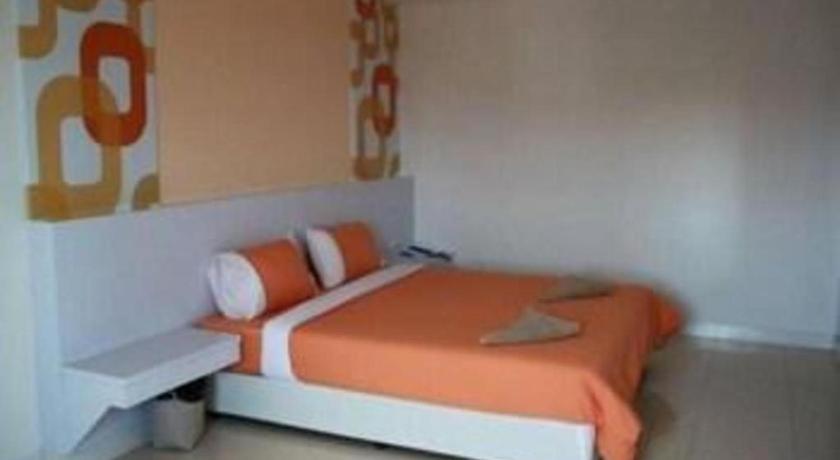 Nana Chat Bangsaen Hotel Si Racha Extérieur photo