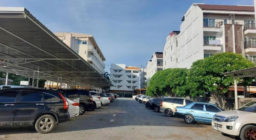 Nana Chat Bangsaen Hotel Si Racha Extérieur photo