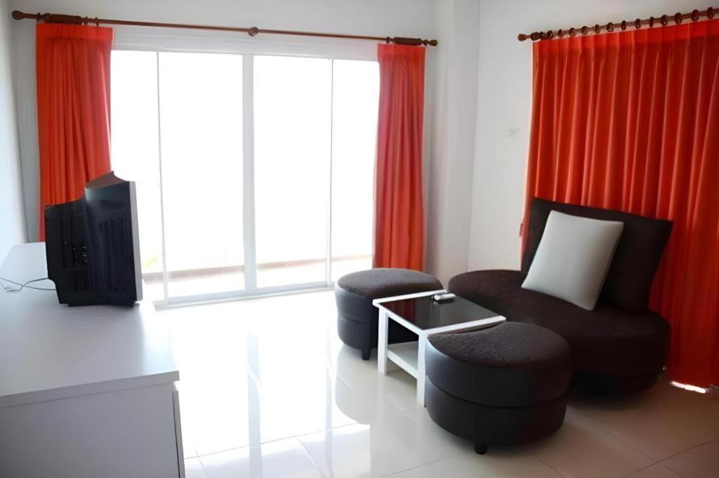 Nana Chat Bangsaen Hotel Si Racha Extérieur photo